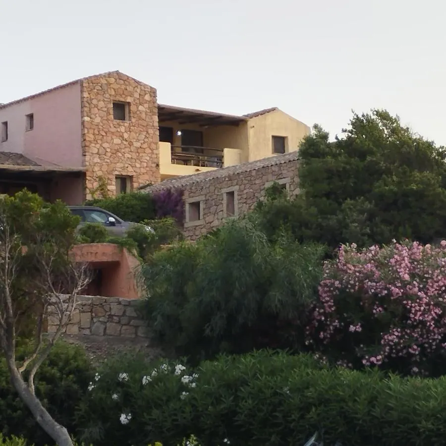 Seaside Apartment Baja Sardinia 6Pl July 150 M From Smeraldo Beach