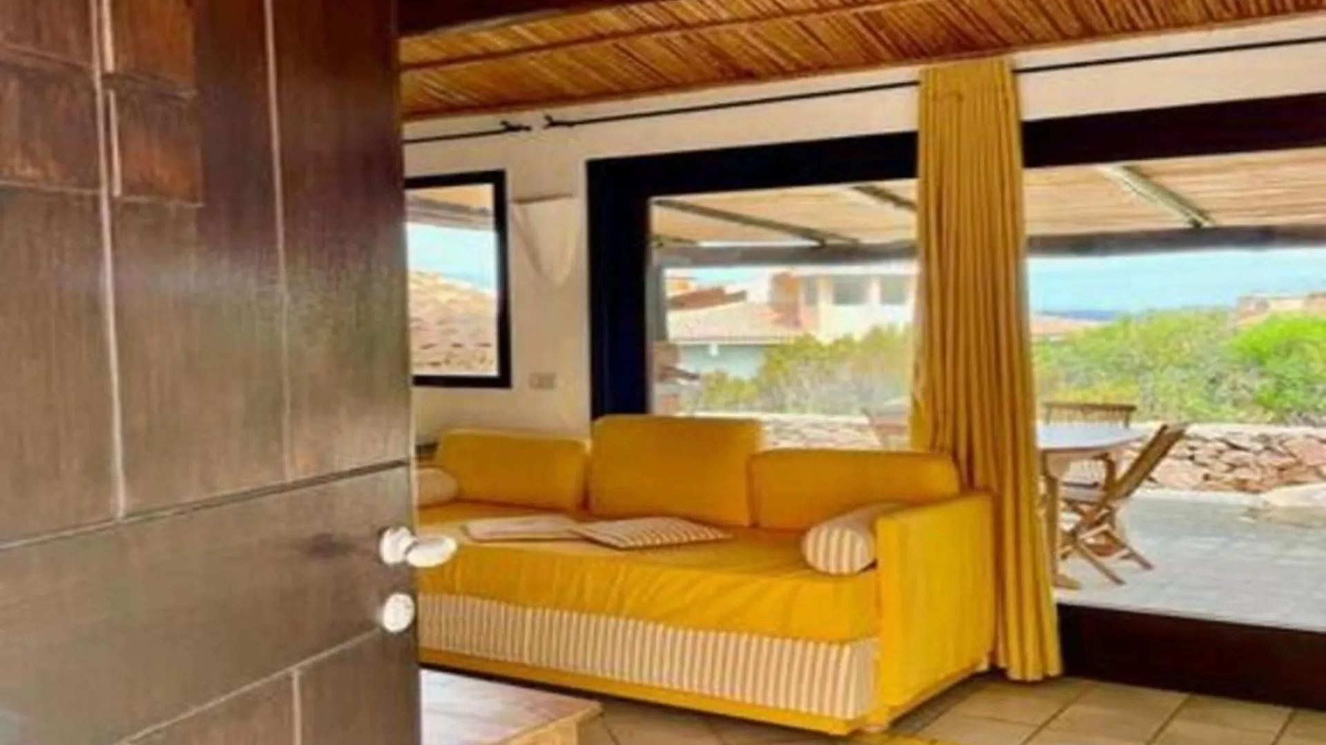 Seaside Apartment Baja Sardinia 6Pl July 150 M From Smeraldo Beach