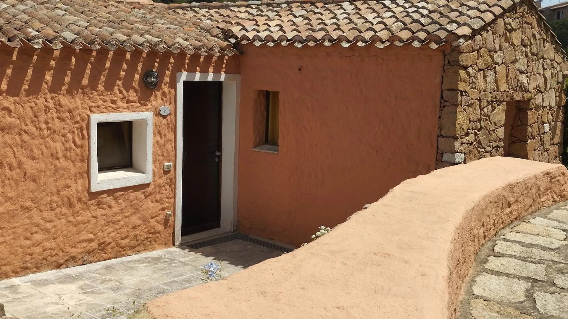 Seaside Apartment Baja Sardinia 6Pl July 150 M From Smeraldo Beach